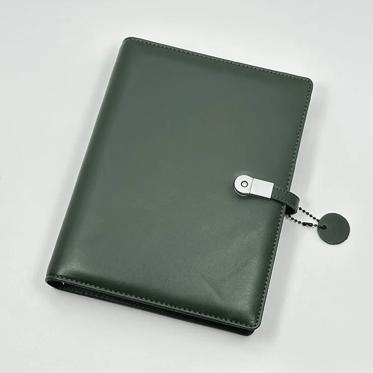 Personnalisation d'un carnet de notes en cuir véritable