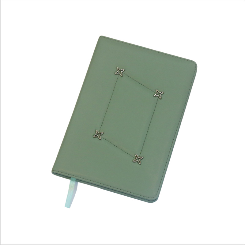 Cahier en cuir en relief